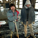 Эти нелегальные рабочие из Латвии были обнаружены в ходе рейда Департамента гражданства и миграции в 2003 году. Фото: Тоомас Хуйк .