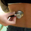 Количество покидающих Эстонию молодых врачей вновь растет. Фото: Postimees