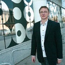 По словам председателя правления AS Tallinna Kaubamaja Рау­ля Пуусеппа, предприятие вместо использования работников Falck может создать собственную охранную команду. Фото : POSTIMEES .