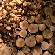 Средняя цена березовых поленьев для частных потребителей за последние шесть месяцев поднялась с 761 кроны до 1157, или на 52 процента.