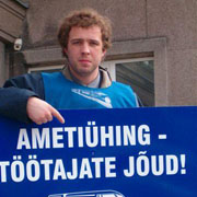 Фото : участник пикета железнодорожников, состоявшегося 20.04.2006 . Фото : EVRAY.EE .