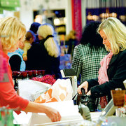 По оценке Вильяндиского союза потребителей, профессия продавца теряет популярность. Фото : Postimees .