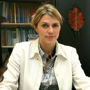 Министр по делам народонаселения Урве Пало дает online-интервью. Фото : Postimees .