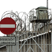 Находящаяся на улице Магазини Таллиннская тюрьма. Фото : Postimees .