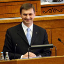 Андрус Ансип во время одного из выступлений в Рийгикогу. Фото : Postimees .