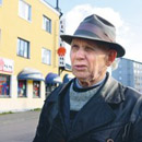 81-летний Владимир Замчацкий надеется, что весенний рост пенсии сможет немного улучшить его материальное положение. У Владимира 52-летний трудовой стаж, поэтому размер его пенсии через пять месяцев превысит 5000 крон. Фото с сайта POSTIMEES.EE .