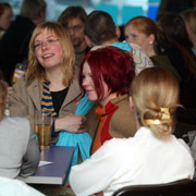 Бакалавры, учившиеся на русском языке зарабатывают на 36% меньше выпускников из эстонских групп. Плохая квалификация или дискриминация? Фото : ETV24.EE .