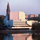 Вид с моря на столицу Финляндии - город Хельсинки . Иллюстративное фото с сайта : bsu.edu.ru . 