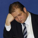 Министр финансов Ивари Падар в зале заседаний Рийгикогу . Фото Пеэтер Ланговитс с сайта postimees.ee .